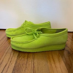 Neon green suede Clark’s Wallabee W7.5